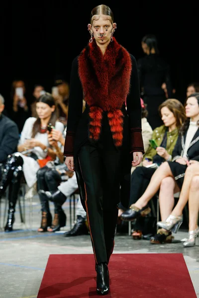 Look 27